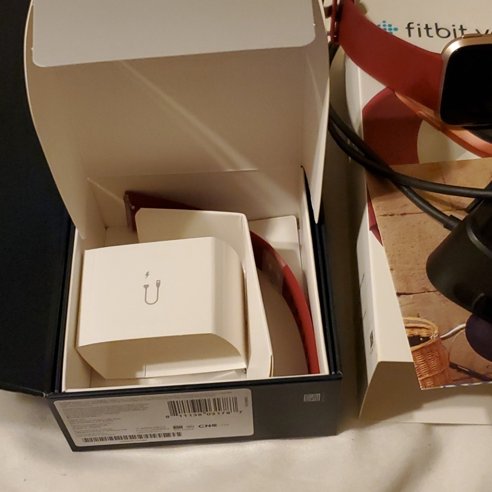 Fitbit Versa - image 3